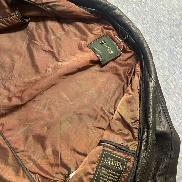 Danier leather jacket - Picture 4 of 5